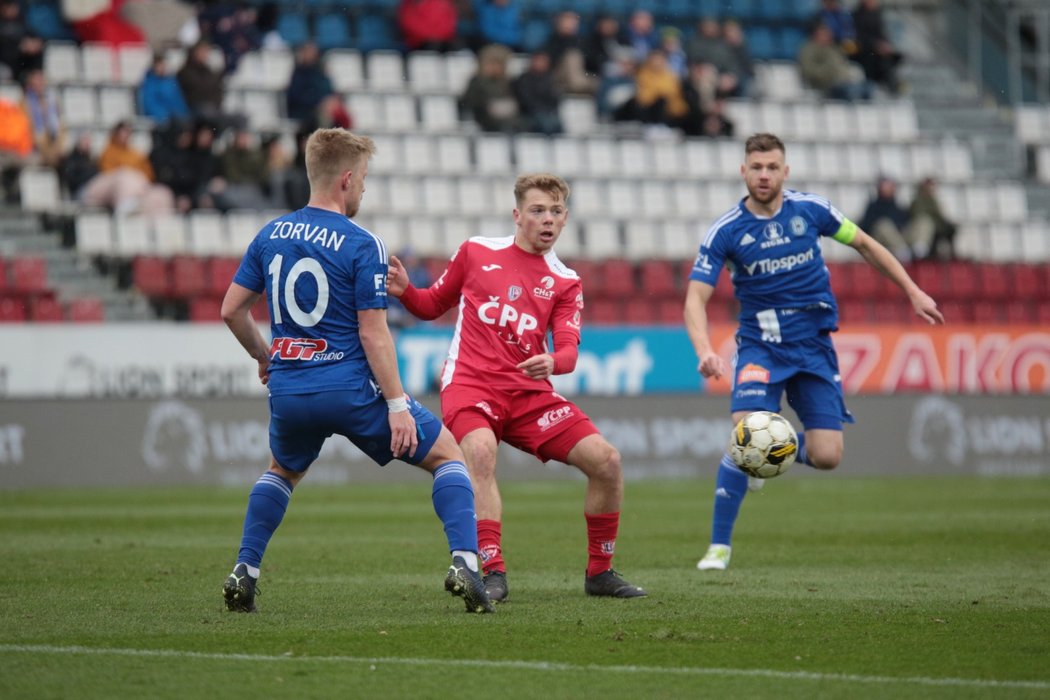 Zleva Filip Zorvan z Olomouce, Michal Hlavatý z Pardubic, Radim Breite z Olomouce.