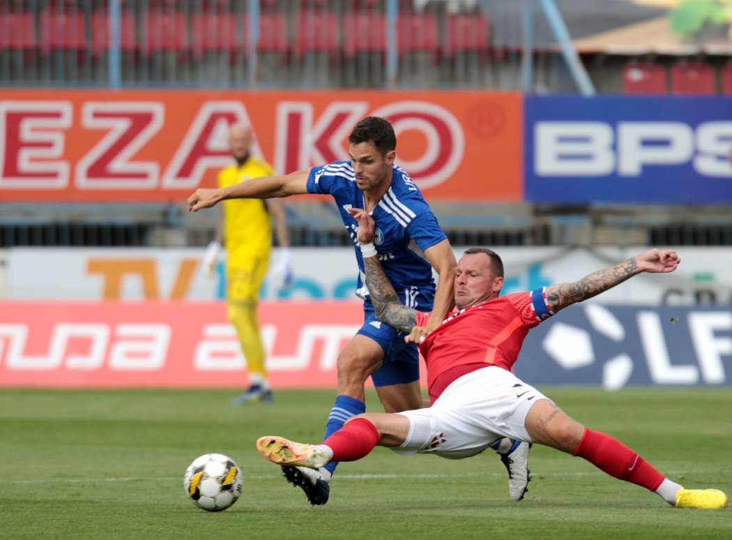 Zleva Lukáš Vraštil z Olomouce a Jakub Řezníček z Brna