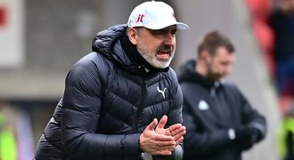 Trpišovský je jako barman. Ze hry Slavie pálej oči, nejlíp vypadá Sparta