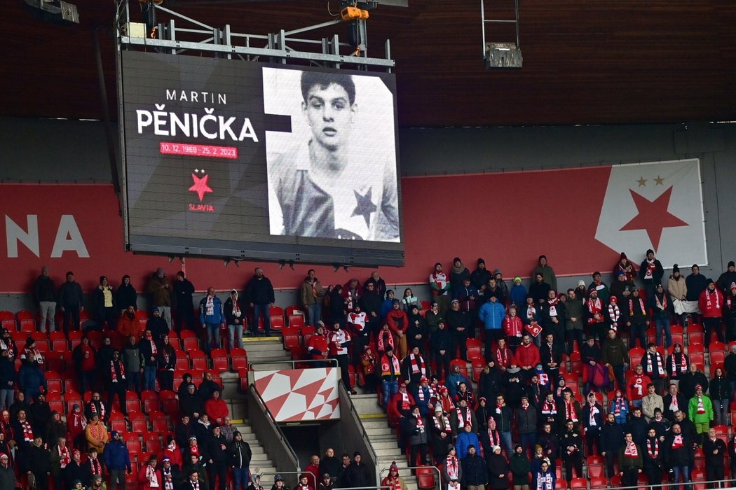 Eden před utkáním proti Slovácku uctil minutou ticha památku zesnulého Martina Pěničky