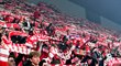 Slavia zakázala vstup na stadion fanouškům s cedulí s žádostí o dres