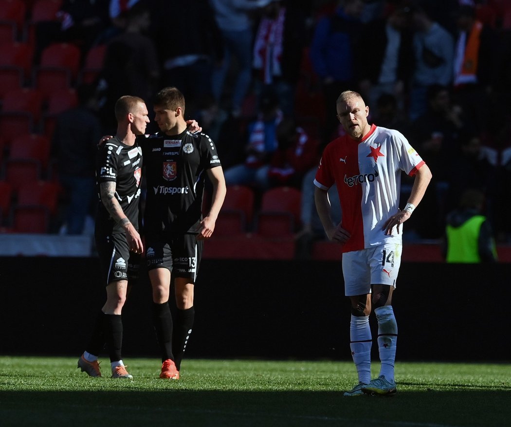 Mick van Buren po remíze smutní, fotbalisté Hradce naopak slaví cenný bod