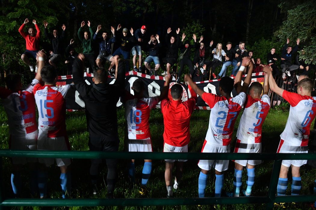 Nejvěrnější fanoušci, kteří cestovali do Příbrami, se dočkali děkovačky