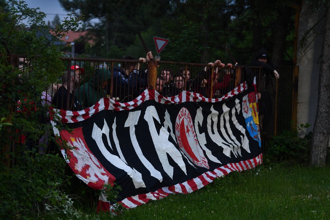 Fanoušci Slavie vyrazili podpořit svůj klub