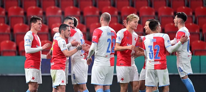 Slavia si v klidu poradila s Teplicemi 3:0