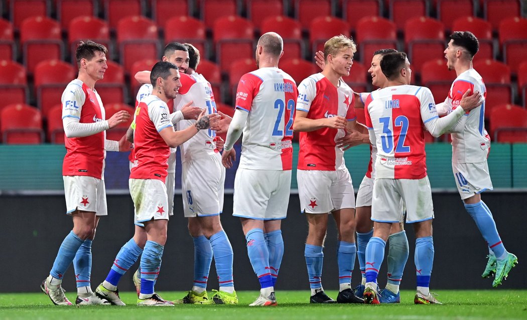 Slavia si v klidu poradila s Teplicemi 3:0