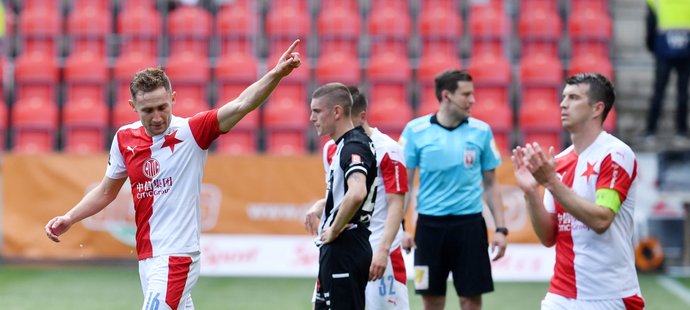 Jan Kuchta vstřelil v závěru prvního poločasu svůj 15. ligový gól v sezoně