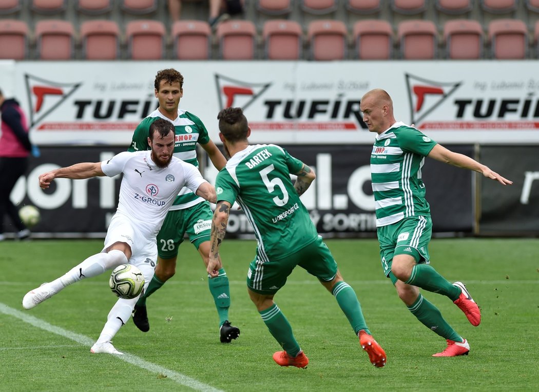 Václav Jurečka v zapeklité situaci mezi třemi hráči Bohemians