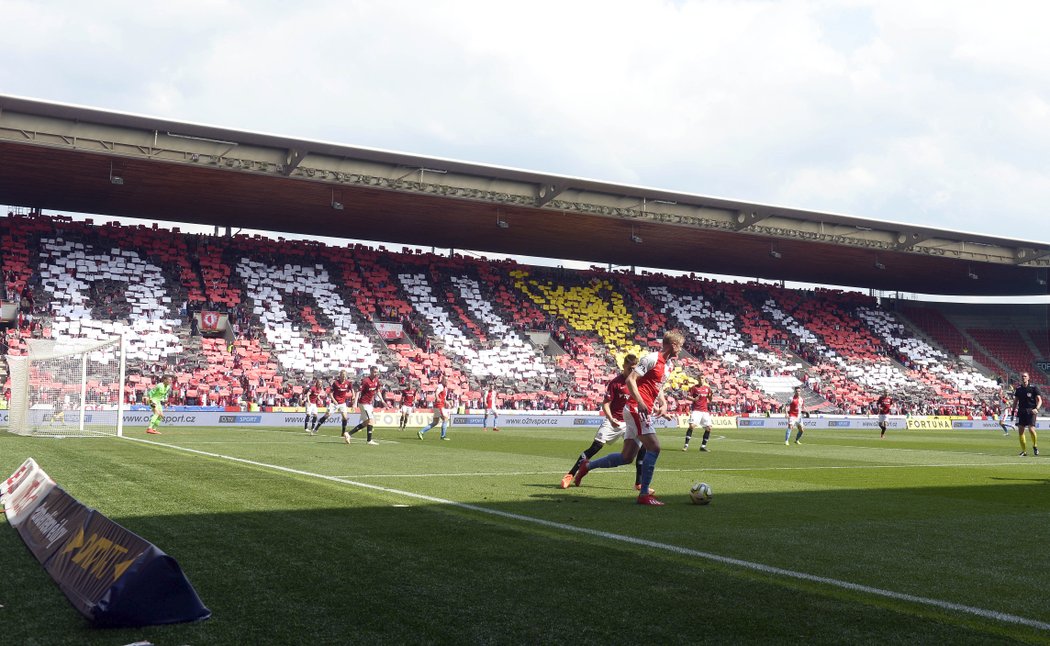 Double. Slávistické choreo v derby se Spartou, které uzavřelo mistrovskou sezonu