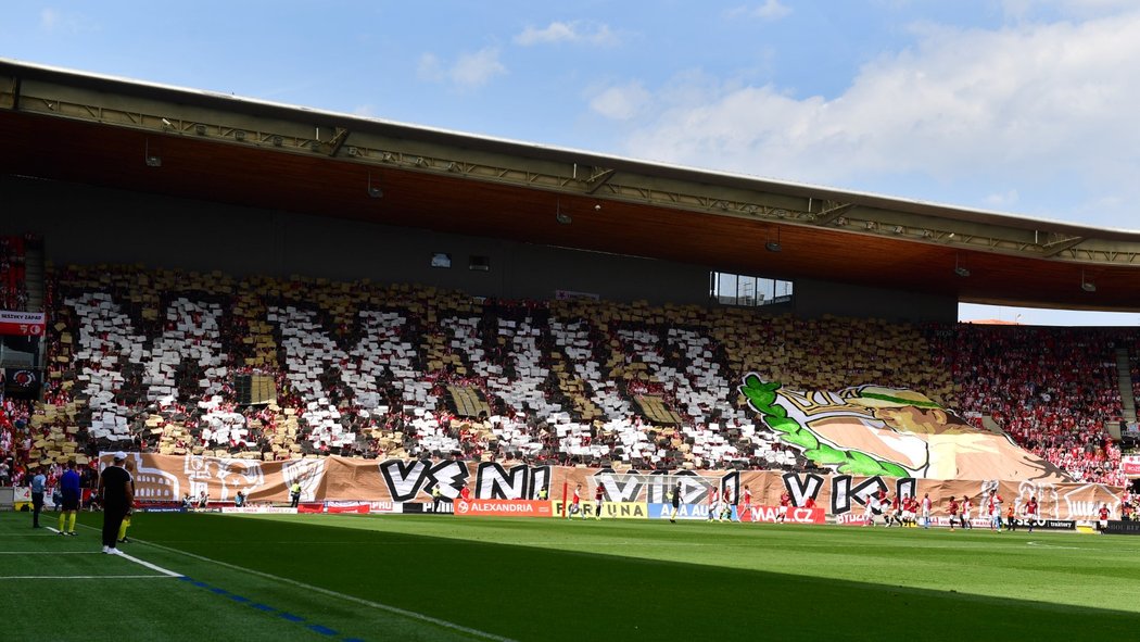 Jedno z choreí slávistické Tribuny sever v derby se Spartou