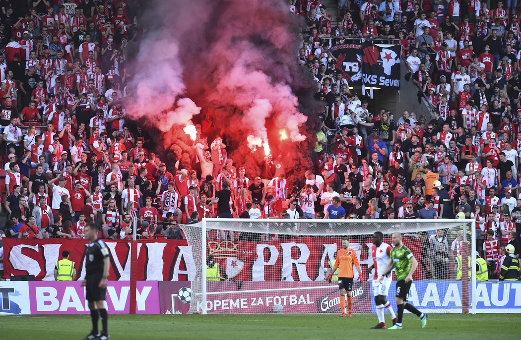 Pyrotechnika bude na Tribuně Sever nadále zakázaná (ilustrační foto)