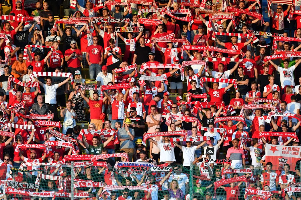 Do Teplic přicestovala spousta fanoušků Slavie, kteří viděli dominantní výkon svého týmu