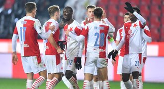 Slavia míří do karantény. Duel ve Zlíně musí být odložen, napsal Tvrdík