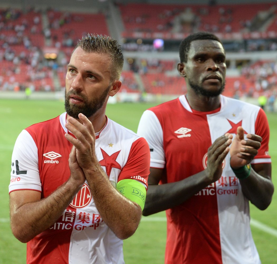 Dvougólový Josef Hušbauer a obránce Slavie Michael Ngadeu-Ngadjui