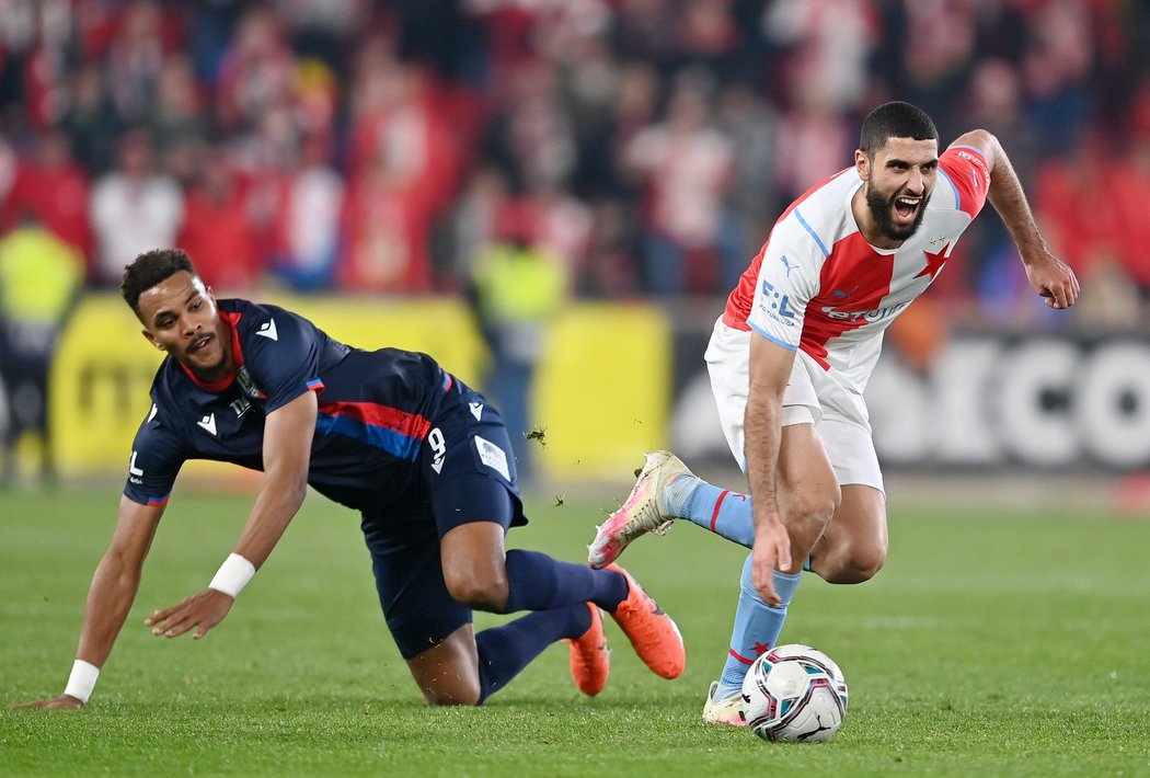 Jean-David Beauguel a Aiham Ousou v podzimním duel Slavia - Plzeň