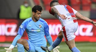 SESTŘIH: Slavia - Plzeň 0:0. Šlágr bez gólů, Hruška chytil velké šance