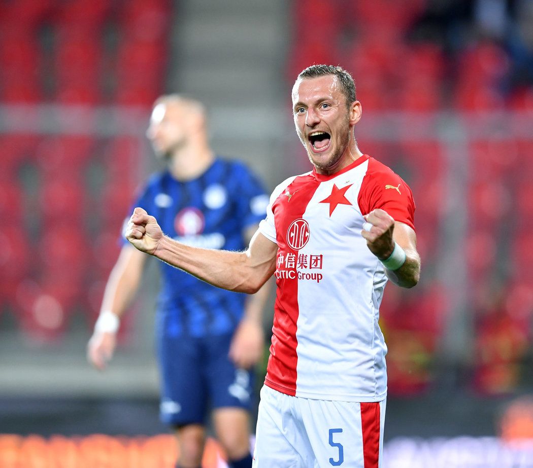 Vladimír Coufal se raduje z gólu v dresu Slavie v mistrovské sezoně 2019/2020