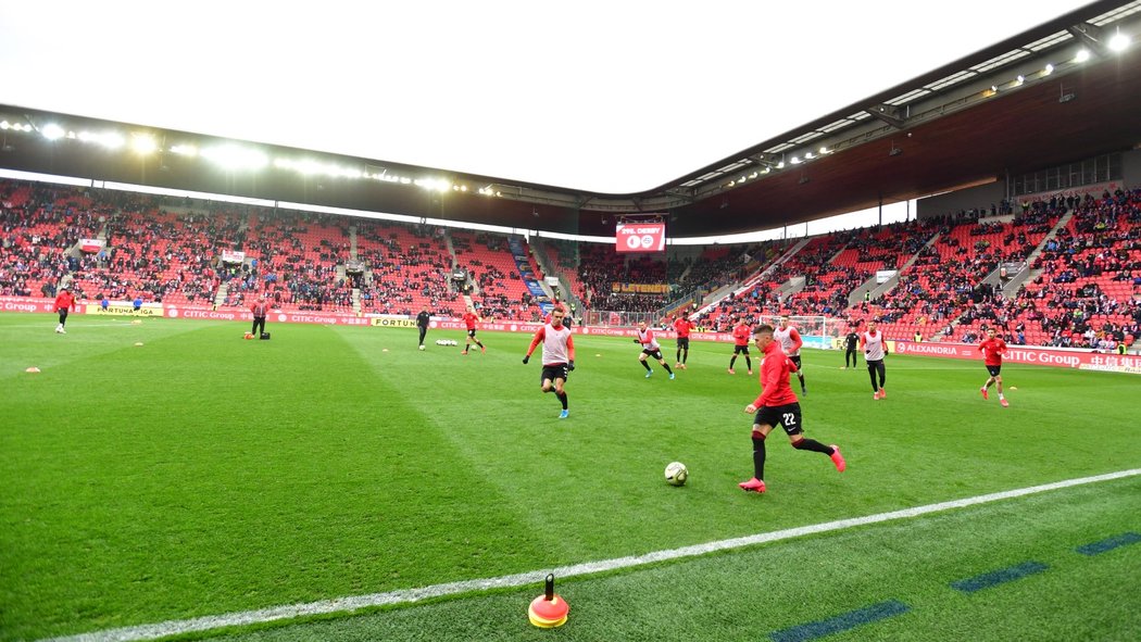 Zaplněný Eden před startem derby Slavia - Sparta