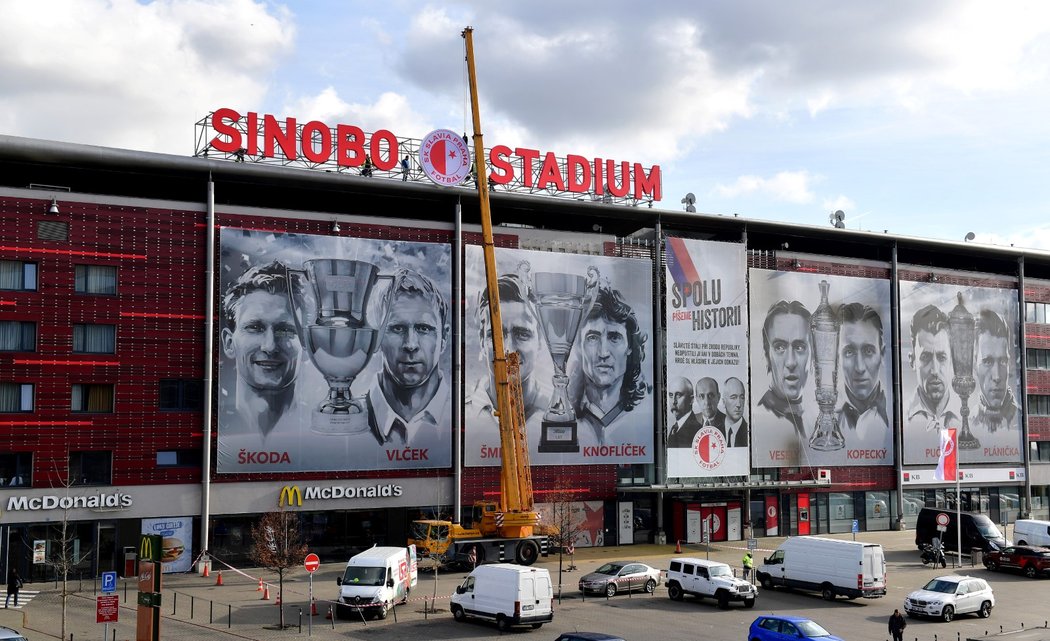 Na stadionu Slavie se objevil nový název - Sinobo Stadium