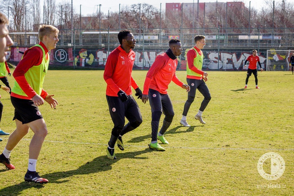 Fotbalisté Slavie během tréninku