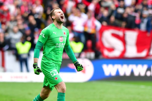 Brankář Slavie Ondřej Kolář oslavuje branku spoluhráče Masopusta Brankář Slavie Ondřej Kolář oslavuje branku spoluhráče Masopusta