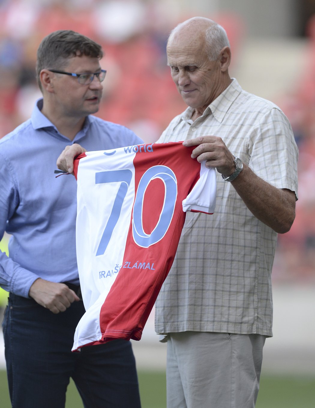 František &#34;Bobby&#34; Zlámal dostal památeční dres k sedmdesátinám