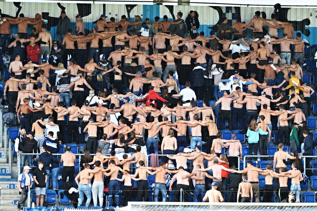 Fanoušci Slovácka během utkání proti Jablonci