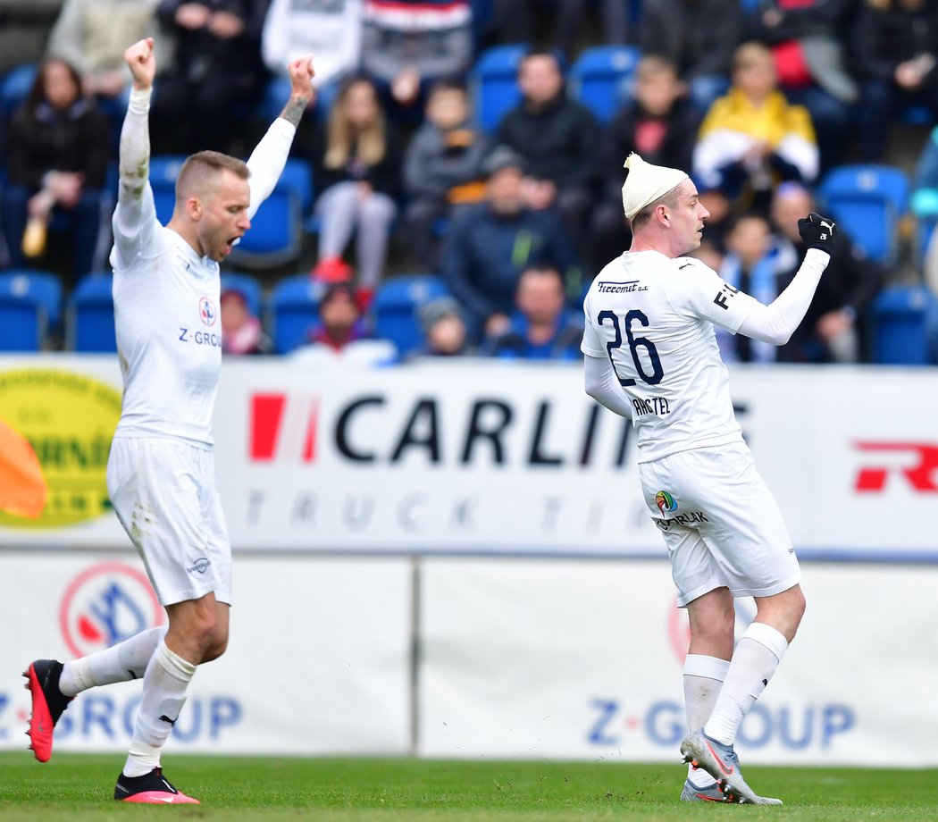 Ondřej Zahustel (vpravo) přidal druhý gól Slovácka