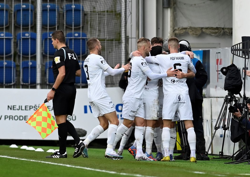 Hráč Slovácka slaví gól proti Plzni na 1:0