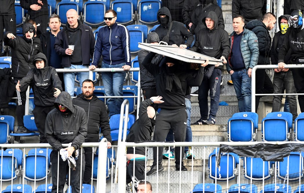 Fanoušci Zlína dělali nepořádek na stadionu Slovácka