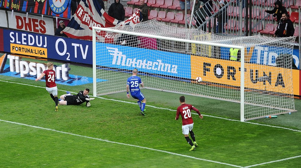 Václav Drchal posílá Spartu do vedení 1:0 v zápase s Baníkem Ostrava