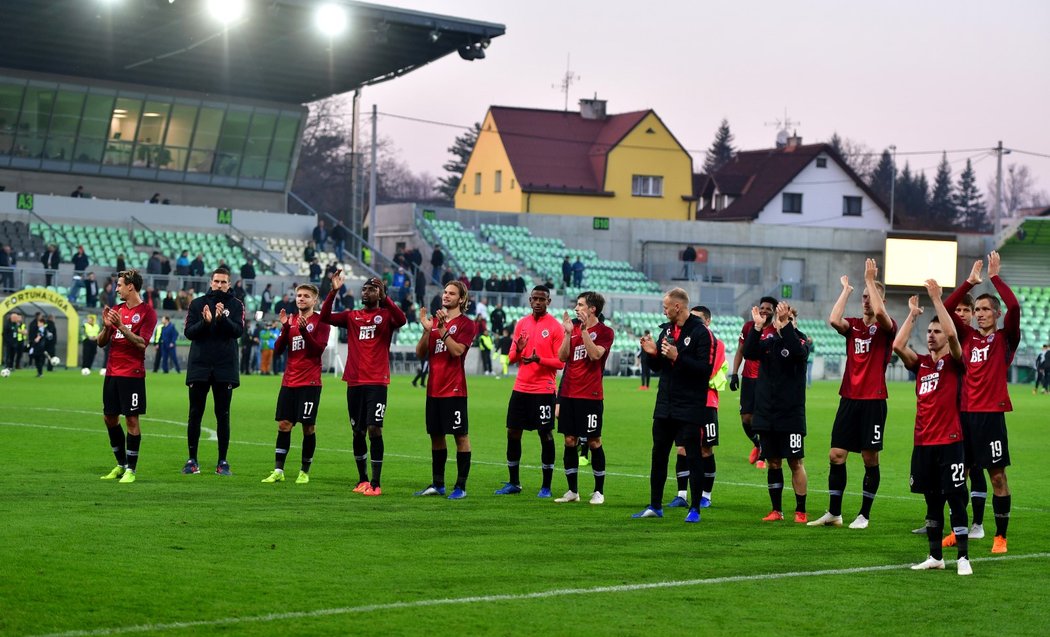 Fotbalisté Sparty po vítězném duelu v Karviné, který Pražané ovládli 3:1