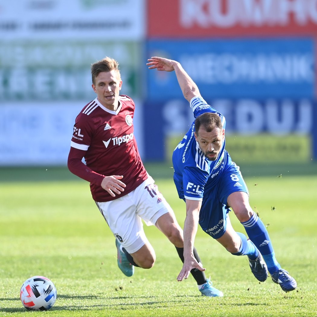 Bořek Dočkal a Marek Matějovský během utkání Mladé Boleslavi se Spartou