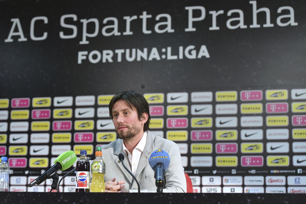 Tomáš Rosický promluvil na tiskové konferenci poprvé jako sportovní ředitel Sparty