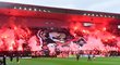 Fanoušci Slavie při derby se Spartou