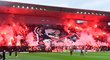 Fanoušci Slavie při derby se Spartou