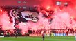 Fanoušci Slavie při derby se Spartou