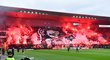 Fanoušci Slavie při derby se Spartou