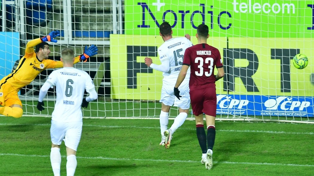 Václav Jurečka posílá Slovácko do vedení 1:0 v zápase proti Spartě