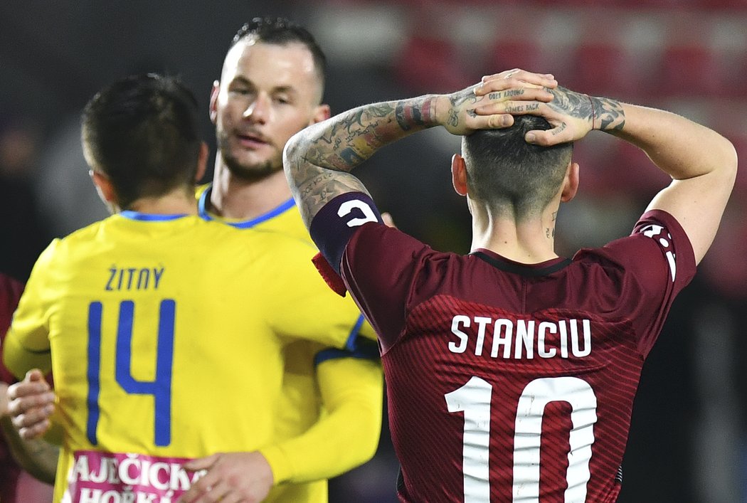 Nicolae Stanciu nemůže uvěřit vlastním očím, Sparta doma padla s Teplicemi