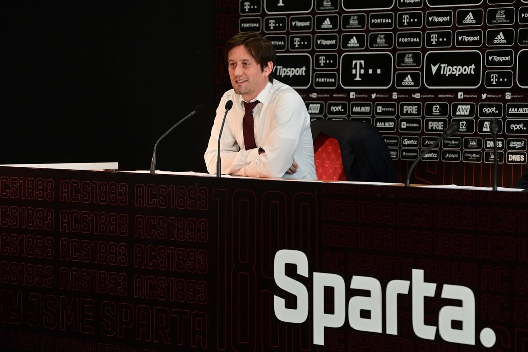 Sportovní ředitel Sparty na tiskové konferenciT