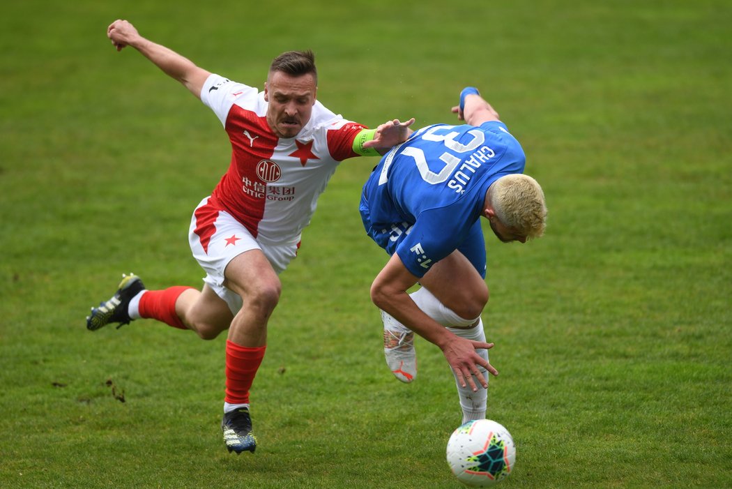 Stanislav Tecl v souboji s Matějem Chalušem