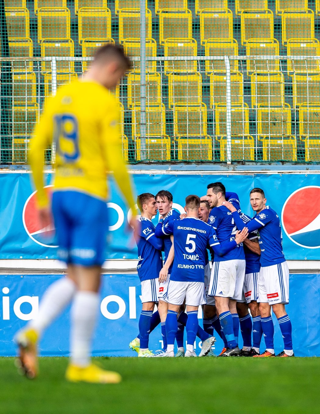 Hráči Mladé Boleslavi se radují z gólu