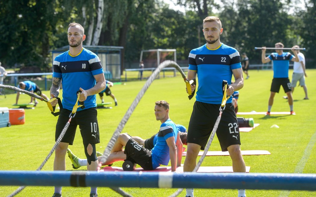 Tepličtí fotbalisté zahájili letní přípravu 13. června, na prvním tréninku byli přítomni i Pavel Moulis (vlevo) a Jan Shejbal (vpravo)