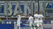 Hráči Baníku se radují z gólu Patrizia Stronatiho