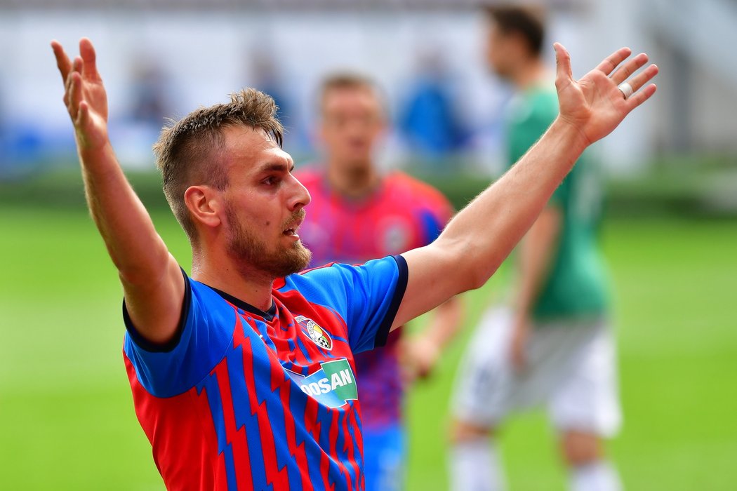Tomáš Chorý oslavuje pátý gól v sezoně, který dal Jablonci