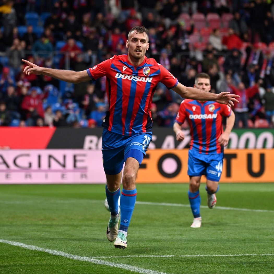 Tomáš Chorý slaví gól proti Slovácku
