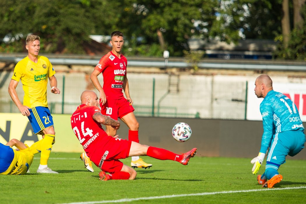 Václav Procházka, Peter Štepanovský a Antonín Růsek v utkání Zlína se Zbrojovkou Brno