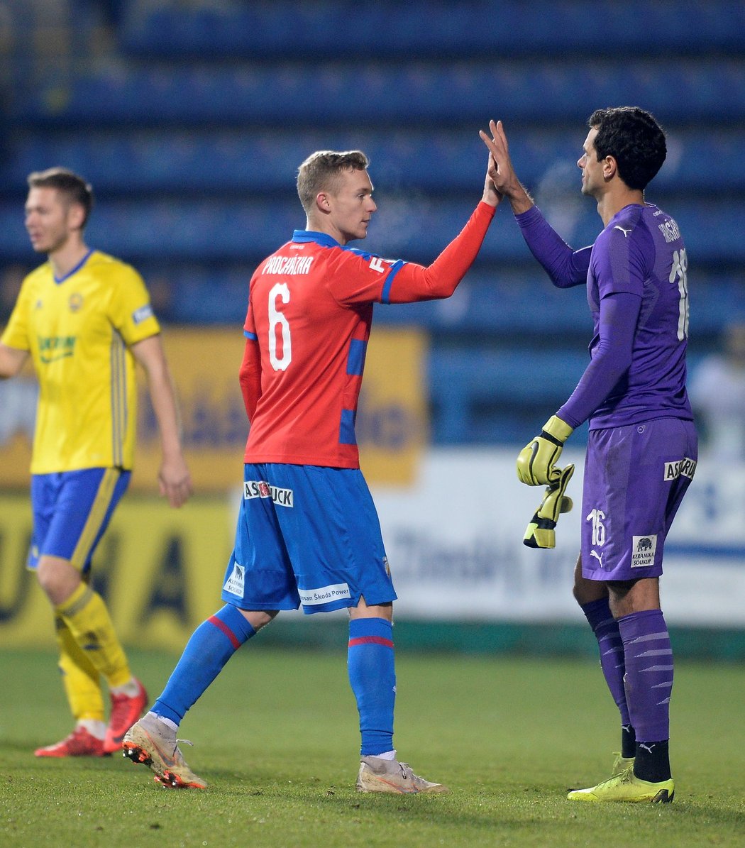 Roman Procházka a Aleš Hruška slaví výhru Plzně ve Zlíně