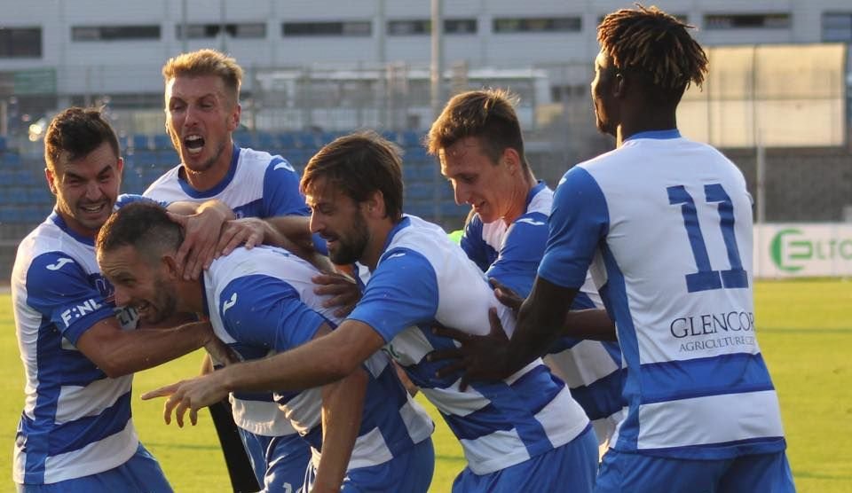 Fotbalisté Ústí nad Labem oslavují branku v utkání s Prostějovem